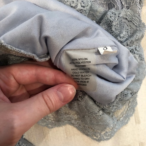 Delia’s Lace Blouse - Picture 8 of 8